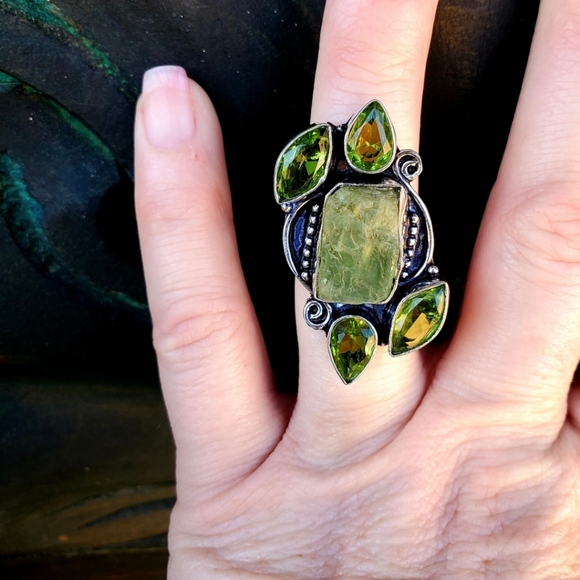 New Rough Green Kyanite & Peridot 925 Silver Ring. - Picture 13 of 14
